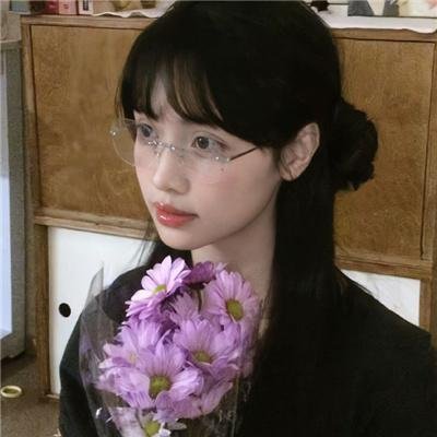 着牛仔裤的钟馗